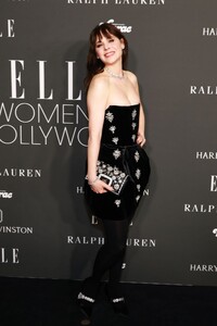 zooey-deschanel-at-elle-2023-women-in-hollywood-celebration-in-los-angeles-12-05-2023-4.jpg