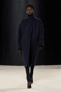 00001-ferragamo-fall-2023-ready-to-wear-credit-gorunway.thumb.jpg.640f1551114797af073759f2ebfe496e.jpg