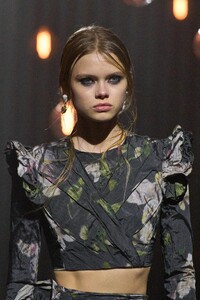 00002-erdem-fall-2023-ready-to-wear-details-credit-gorunway.thumb.jpg.8366e39fe18a609ebef8d392be7c9260.jpg