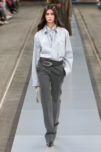 00003-tods-fall-2024-ready-to-wear-credit-gorunway.jpg