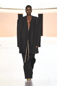 00005-fear-of-god-fall-2023-ready-to-wear-credit-brand.thumb.jpg.18b91e9e069ae073164695c1df6c1720.jpg