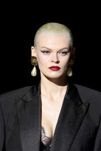 00007-dolce-and-gabbana-fall-2023-ready-to-wear-details-credit-gorunway.thumb.jpg.64d4d2ff916cf3f21925a06bcb2514ec.jpg