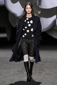 00011-chanel-fall-2023-ready-to-wear-credit-gorunway.thumb.jpg.c5f5a982952f71535039dc81acb7bdcd.jpg