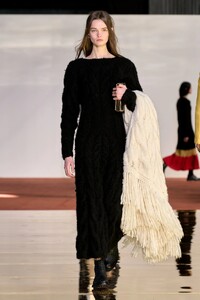 00021-gabriela-hearst-fall-2023-ready-to-wear-credit-gorunway.thumb.jpg.19289f39871cc3824f7f6214ae29379b.jpg