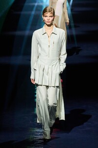 00023-fendi-fall-2023-ready-to-wear-credit-gorunway.thumb.jpg.6c9cf51babe76da53a4b06cf64cc9e4b.jpg