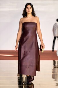 00027-gabriela-hearst-fall-2023-ready-to-wear-credit-gorunway.thumb.jpg.e58b4df56f0bae67526ff089169fac92.jpg