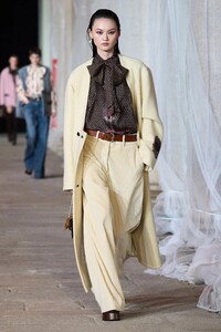 00030-etro-fall-2023-ready-to-wear-credit-gorunway.thumb.jpg.7d0e9b2e92c85452a5c4f3dd83719a57.jpg