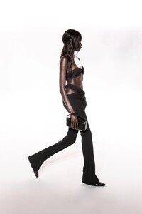 00035-courreges-fall-2023-ready-to-wear-credit-brand(1).thumb.jpg.23aea6b493cf3b024cb59c6607f5f9eb.jpg