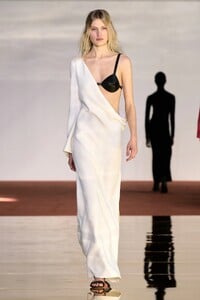 00036-gabriela-hearst-fall-2023-ready-to-wear-credit-gorunway.thumb.jpg.e4d0175af0aa075cce9b232cd03973d2.jpg