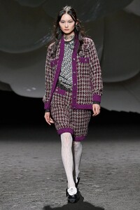 00040-chanel-fall-2023-ready-to-wear-credit-gorunway.thumb.jpg.07e8b29687887158a00b8e0b6ce22df3.jpg