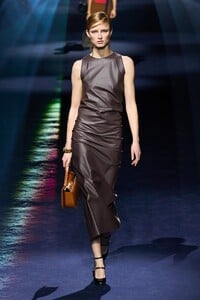 00043-fendi-fall-2023-ready-to-wear-credit-gorunway.thumb.jpg.cb863c5362c530a36ee5e846bfd3a36f.jpg