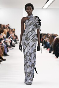 00044-givenchy-fall-2023-ready-to-wear-credit-gorunway.thumb.jpg.bae304d04ebbf6bf8b392bdb23b2a631.jpg