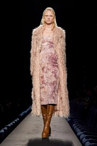 00048-dries-van-noten-fall-2023-ready-to-wear-credit-gorunway.thumb.jpg.fa865602027a70202e7fcab38c1893ca.jpg
