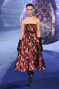 00049-christian-dior-fall-2023-ready-to-wear-credit-gorunway.thumb.jpg.ad717e571c5388d76091bea04e1145a3.jpg