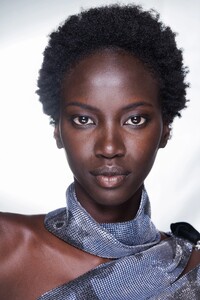 00050-givenchy-fall-2023-ready-to-wear-beauty-credit-gorunway.thumb.jpg.1928098795560c7189cbe55140080f8e.jpg