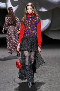 00065-chanel-fall-2023-ready-to-wear-credit-gorunway.thumb.jpg.309add8cb6dc33b1dd356f6fa17c6a88.jpg