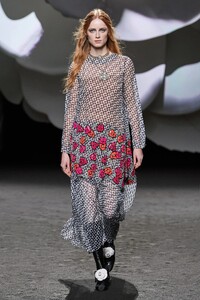 00066-chanel-fall-2023-ready-to-wear-credit-gorunway.thumb.jpg.6909b6f09cad281c3f53b67fadcfb14c.jpg