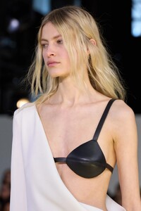 00088-gabriela-hearst-fall-2023-ready-to-wear-detail-credit-gorunway.thumb.jpg.931d526045cfce467c11263be541308e.jpg