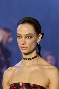 00120-christian-dior-fall-2023-ready-to-wear-details-credit-gorunway.thumb.jpg.b9e0c6263546528bbbc8f538b49bd30e.jpg