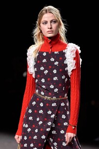 00143-chanel-fall-2023-ready-to-wear-details-credit-gorunway.thumb.jpg.e7001cab1dcb1159b9ae37f19f5bd8d7.jpg