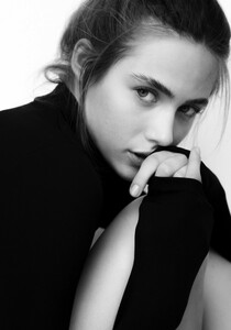 14-aleksandra-wozniak-alessandra-v-book.jpg
