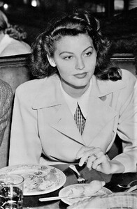 1942 Ava Gardner at Brown Derby, 1942.jpg