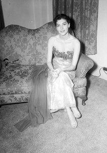 1951 LONDONN.jpg