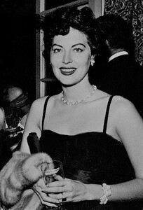 1952marondaviespartyLA.thumb.jpg.8b7c71adf2813acd3e4d5b6a762b5f16.jpg