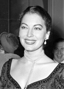 1954 Ava Gardner at a press reception at the Savoy Hotel, London, 1954+++.jpg