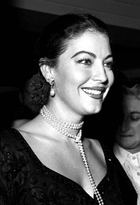 1954 Ava Gardner at a press reception at the Savoy Hotel, London, 1954++.jpg
