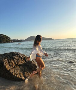 [2024.02.01] alessandraambrosio_424729852_18414794344000670_2016202894612819120_n.jpg