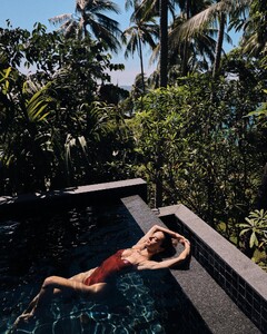 [2024.02.03] alessandraambrosio_425617372_18415290862000670_278600148570521916_n.jpg