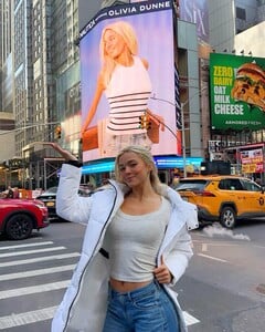 [2024.02.25] livvydunne_429814594_1055625075523440_6139513861599792233_n.jpg