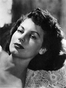 32897_ava_gardner_the_celebrity_city_0291_122_216lo.thumb.jpg.a67c3ce17be4998dd27fefaaf2807531.jpg