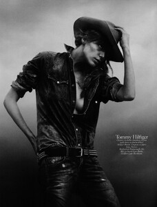 40_201008voguefrphdavidsims009dariawerbowy.thumb.jpg.8c782c7e6191493387d3223cd1c3dfe7.jpg