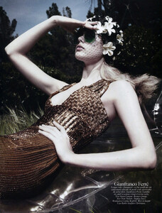 40_201008voguefrphdavidsims013fridagustavsson.thumb.jpg.710058db00d24a48cf59263840e4a66a.jpg