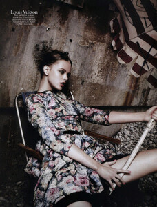 40_201008voguefrphdavidsims017fridagustavsson.thumb.jpg.a9dd23b37fb0cbeea515cb5d08f5f672.jpg