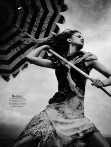 40_201008voguefrphdavidsims020fridagustavsson.thumb.jpg.4b7cb524a4d7753618be89ea6278428b.jpg