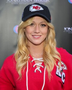 446537214_kat-1.jpg