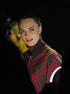 447429611_cara-delevingne-vdiuv3ze2m.jpg