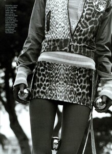 768356359_ARCHIVIO-VogueItalia(May2003)-Suggestions-008.jpg.1f1272245326c5f12c2eb2fbaefe2fe6.jpg