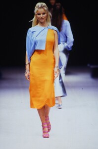 Alberta-Ferretti-SS-1993-4.thumb.jpg.c9bc5ab99e17ce50980407a3adbfa84c.jpg