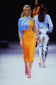 Alberta-Ferretti-SS-1993-5.thumb.jpg.711418539a1b5ad42fcb522815164035.jpg