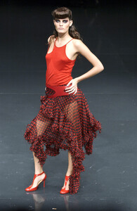 AlexanderMcQueen2002WomenRTW73.thumb.jpg.26de01302acf7457e7492d3d46cc5162.jpg