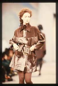 Aly_Dunne_Chanel_FW1989_03.jpg