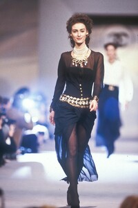 Aly_Dunne_Chanel_FW1989_05.jpg