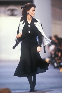 Aly_Dunne_Chanel_FW1989_08.jpg