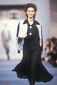 Aly_Dunne_Chanel_FW1989_09.jpg