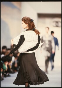 Aly_Dunne_Chanel_FW1989_10.jpg