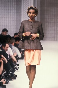 Amalia_Christian_Dior_HC_SS1989_01.jpg